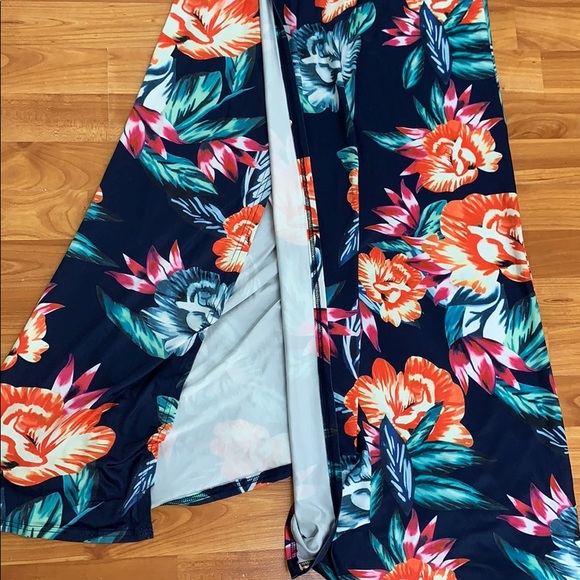 Maxi skirt with slit - Picture 3 of 5